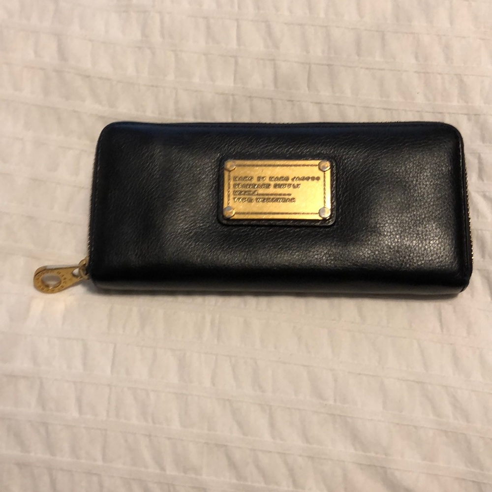 Marc Jacobs Classic Q Slim Zip Around Wallet